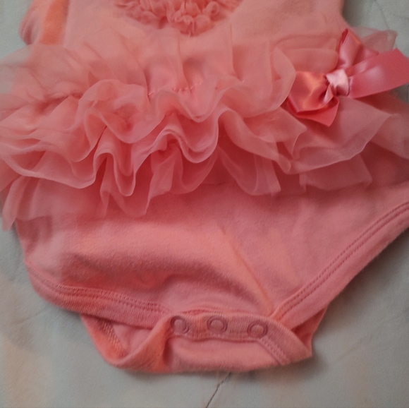 Donated.  Kyle and  Deeha Onesie Size 0-3 Months - Picture 3 of 7